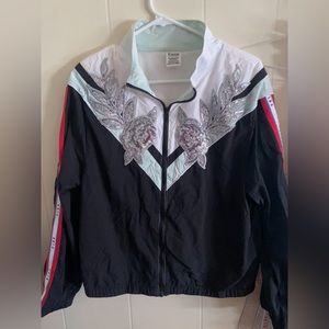 VS pink wind breaker🩷